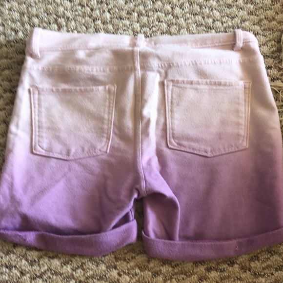 Super soft,old navy shorts. Cute colors and amazing fitting - Picture 4 of 6